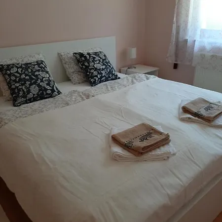 Csilla Elegant House Erd