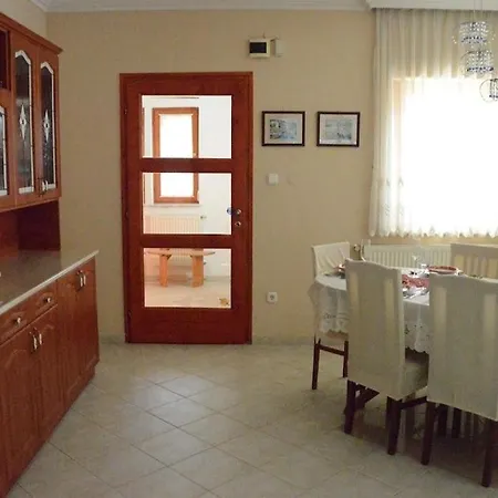 Csilla Elegant House *